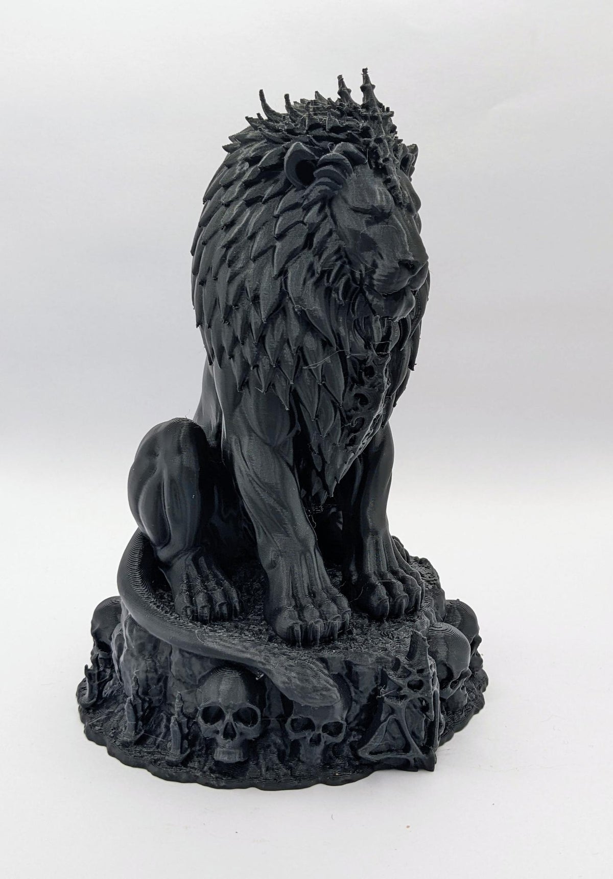 Apex Sovereign Lion – Crowned Lion Sculpture