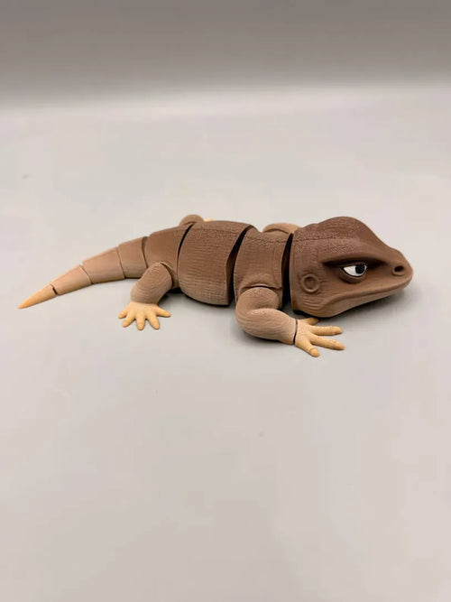 Flexi Monitor Lizard sculpture, three-quarter view