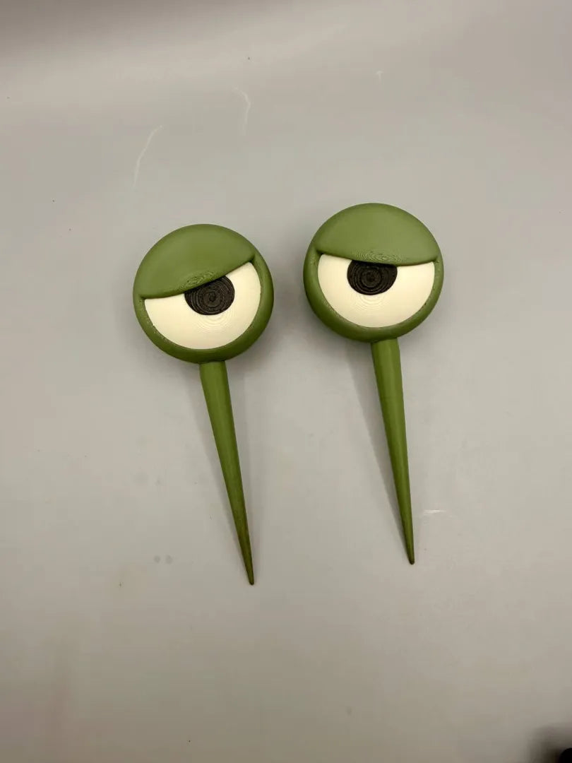 Grumpy Plant Eyes, three-quarter view